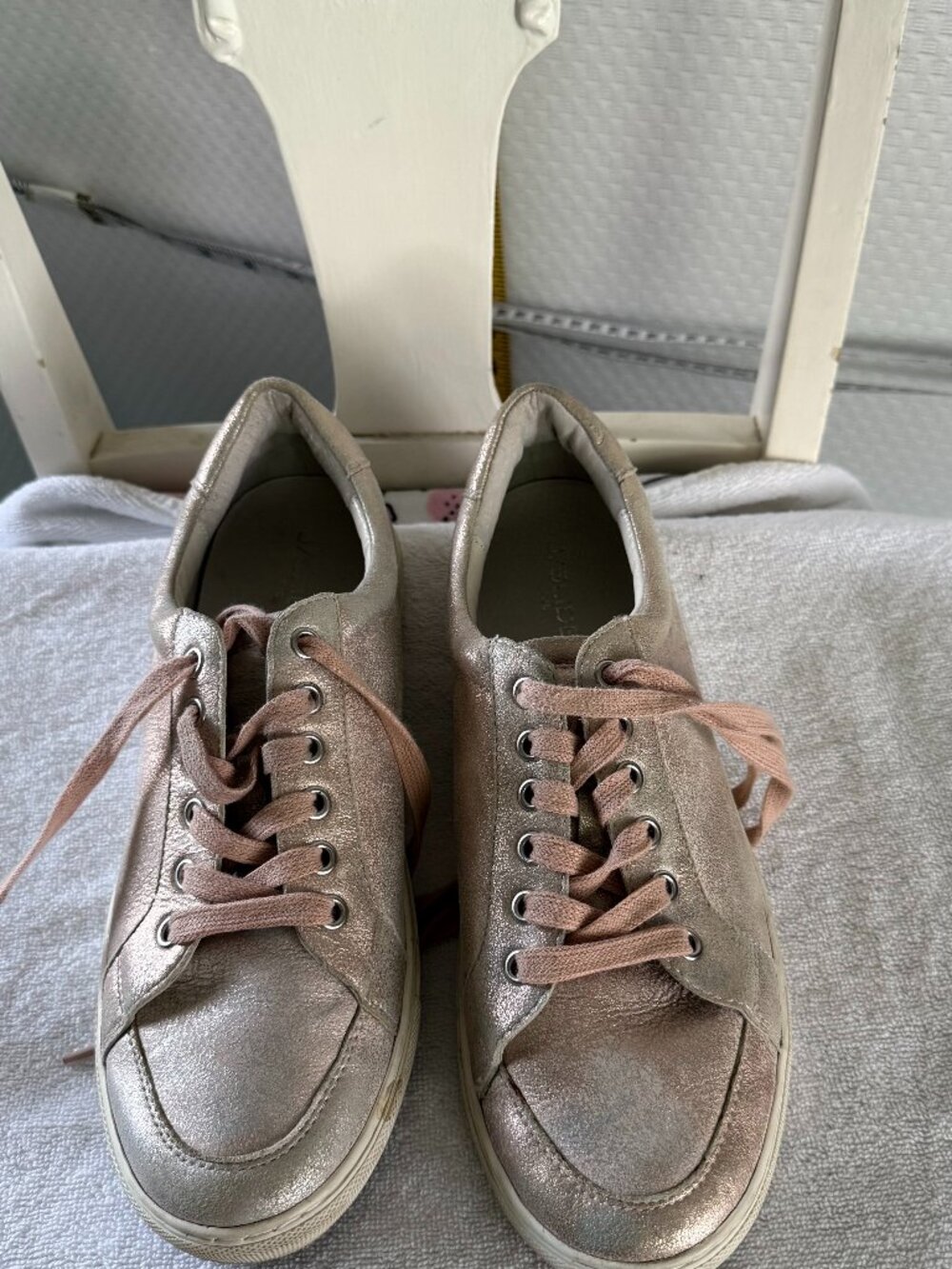 J/SLIDES PINK IRIDESCENT LEATHER SNEAKERS SIZE 10